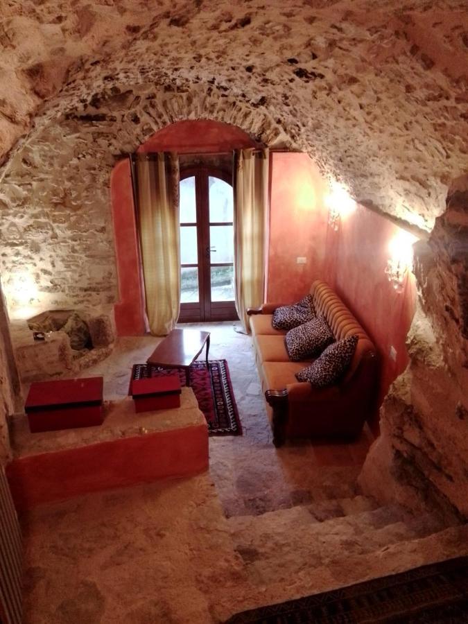 Appartamento Storico A Valle San Martino Di 스폴레토 외부 사진