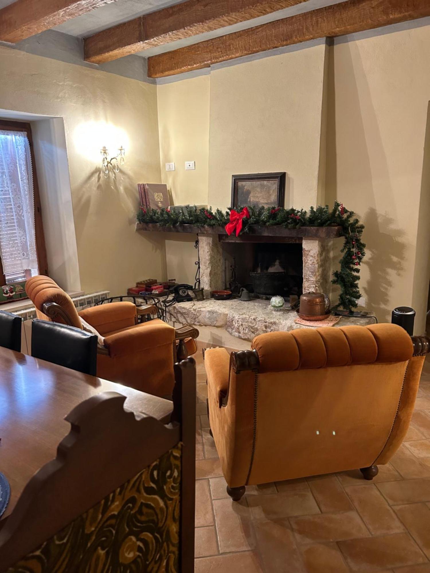 Appartamento Storico A Valle San Martino Di 스폴레토 외부 사진