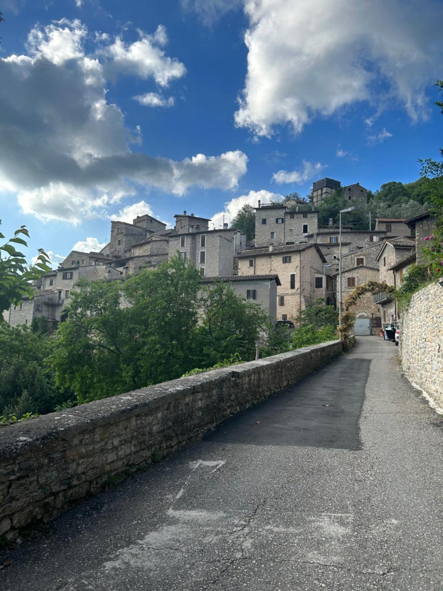 Appartamento Storico A Valle San Martino Di 스폴레토 외부 사진