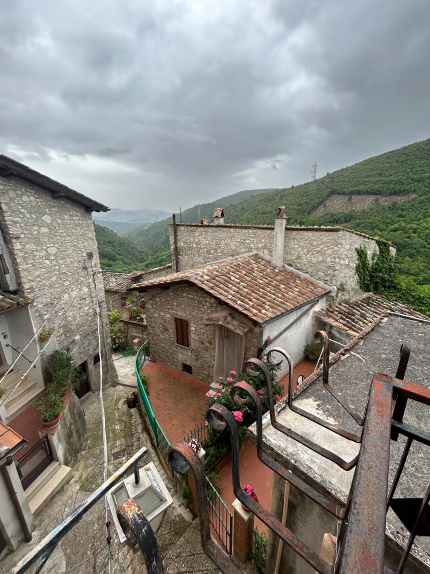 Appartamento Storico A Valle San Martino Di 스폴레토 외부 사진