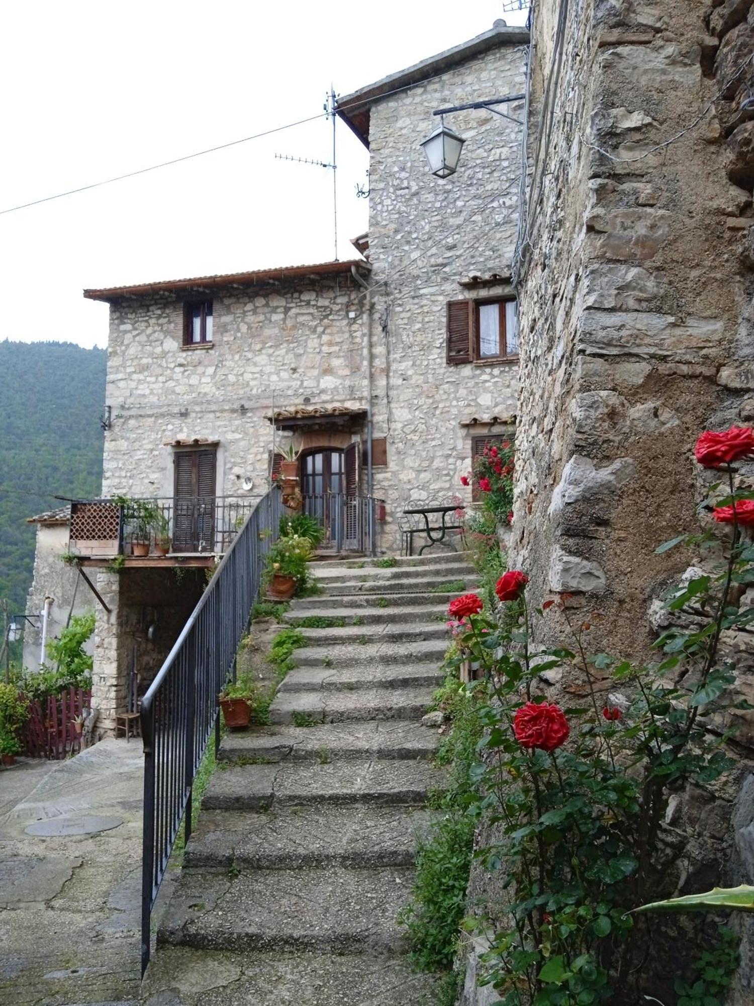 Appartamento Storico A Valle San Martino Di 스폴레토 외부 사진
